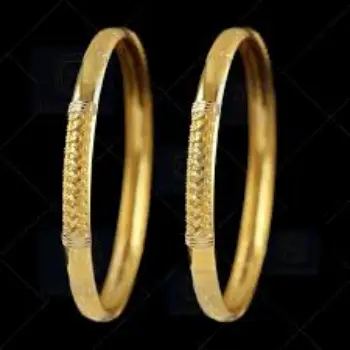 Quite Gold Bangle